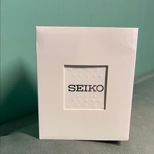 BNWT SEIKO WHITE & SILVER EMPTY WATCH BOX WITH GRAY CUSHION & WHITE SLEEVE COVER
